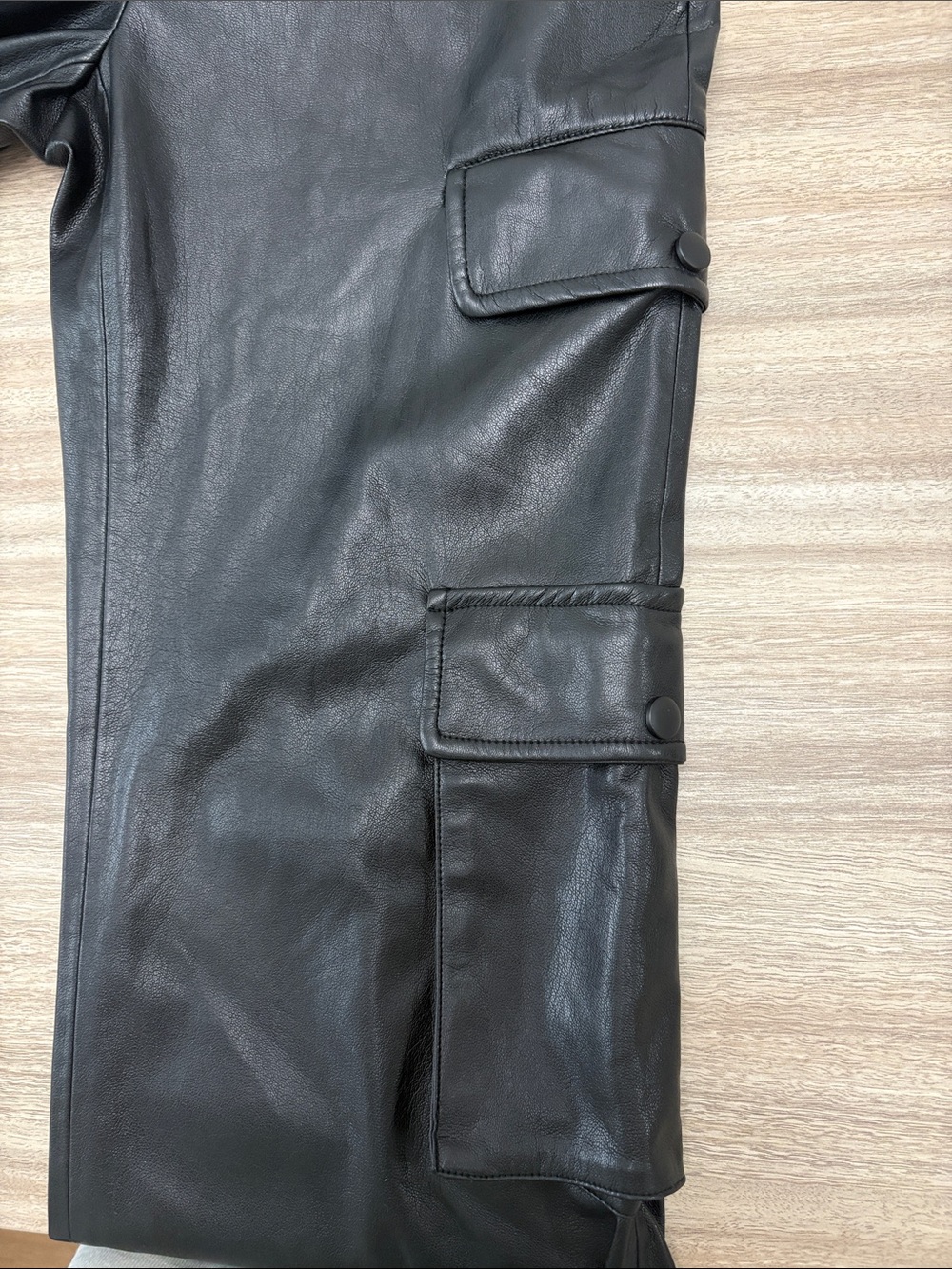 Alice + Olivia Hayes Vegan Faux Leather Cargo Wide Leg Pant Women Size 2 Black - Picture 11 of 11